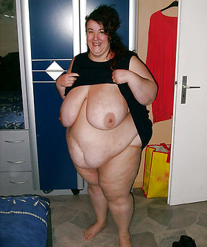 matured bbw brunette posing nude