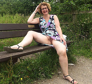 hotties mature upskirt pussy