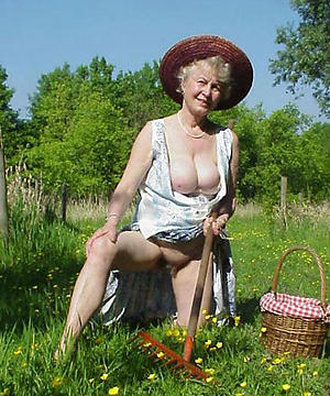 mature mom upskirt sex gallery