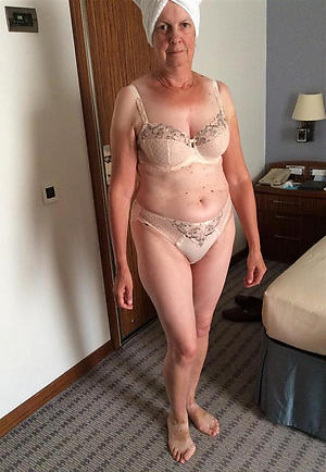 mature mom legs unpaid pics