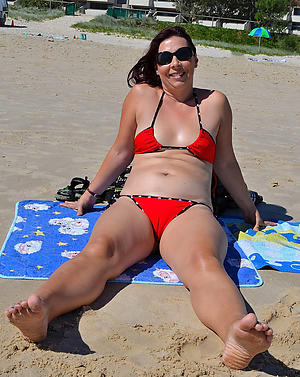 hot sexy women in bikinis free pics