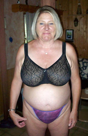 hotolder bbw pussy  stripping