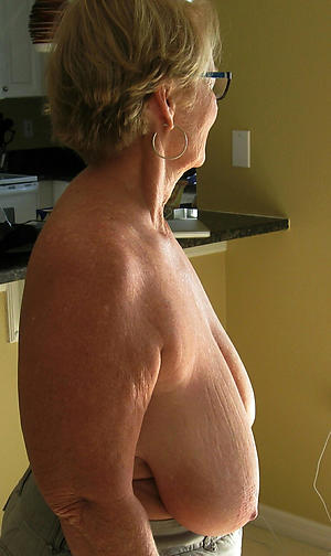 amateur saggy granny tits private pics
