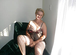 hot doyenne wife  stripping