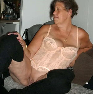 beautiful older women unfold private pics