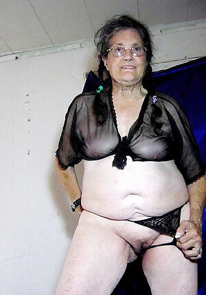 superannuated brunette pussy pic