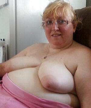 free pics of sexy older women glasses