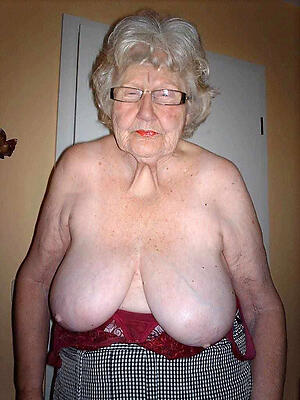 very old granny xxx love posing in the buff