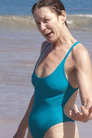 free hot elder statesman women in bikinis porn pic