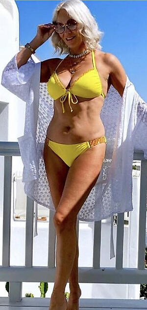 hot older women bikini amateur pics