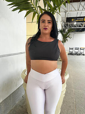 pic wide granny cameltoes