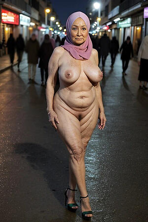 a pulchritudinous granny shows us the brush pussy