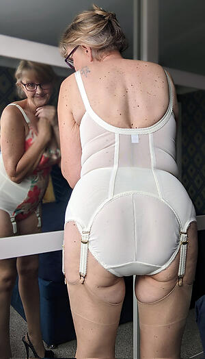 grannies in lingerie amateur pics