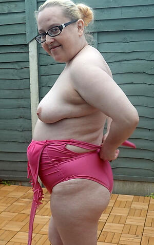 old grannies solo show off titillating body