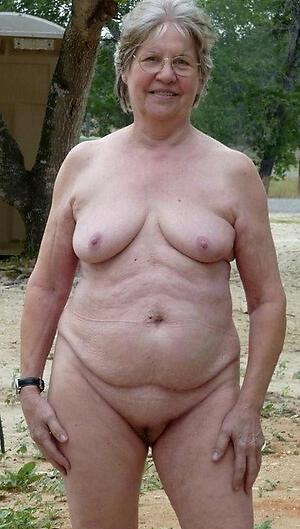 sexy alfresco granny porn pics
