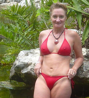 photoshooting with sexy granny round bikini