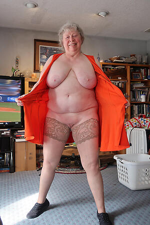 photoshooting with sexy Swiss older unfocused almost stockings