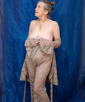 easy granny solo porn pics