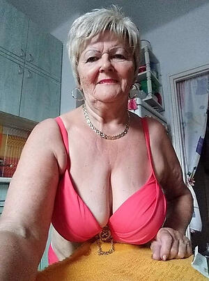 old erotic ladies poses undecorated