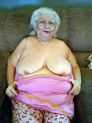 photoshooting around French nude older bbw