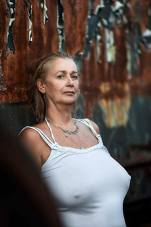 hot gorgeous older women nude porn pics