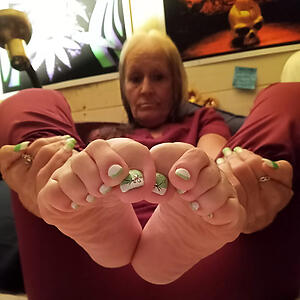 pic with amazing naked granny sexy feet
