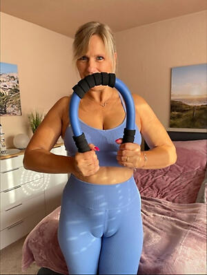 aged woman cameltoe pussy song