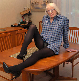 blear in the air sexy mature granny pantyhose