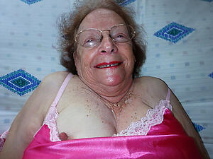 photoshooting with nude old granny in glasses